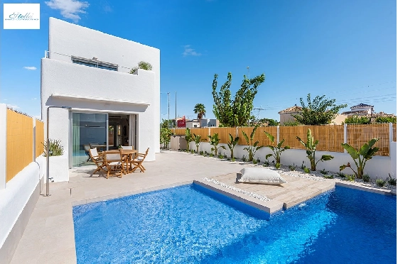 villa-in-Los-Alcazares-for-sale-HA-LAN-431-E02-1.webp