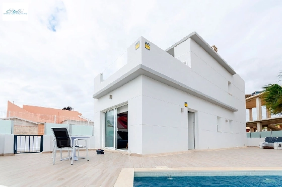 villa-in-Torrevieja-for-sale-HA-TON-176-E01-2.webp